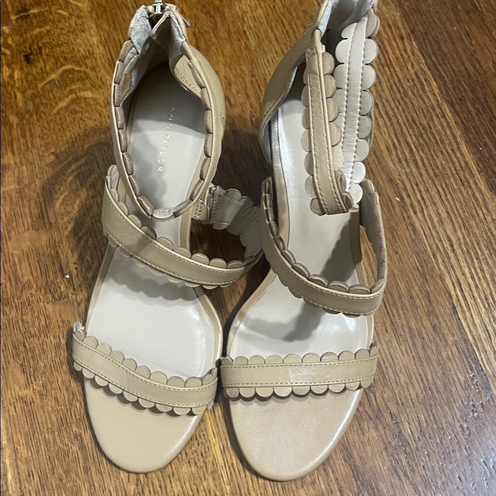 Ann Taylor Tan Scalloped Heels